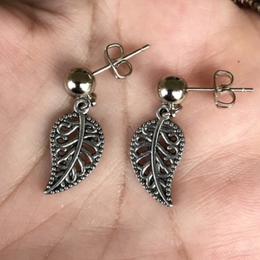 🔴SALE ! small leaf silver ball dangly earrings - Picture 7 of 9